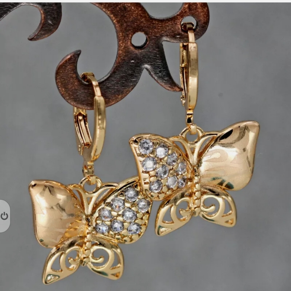 . New 18kgf cz butterfly earrings